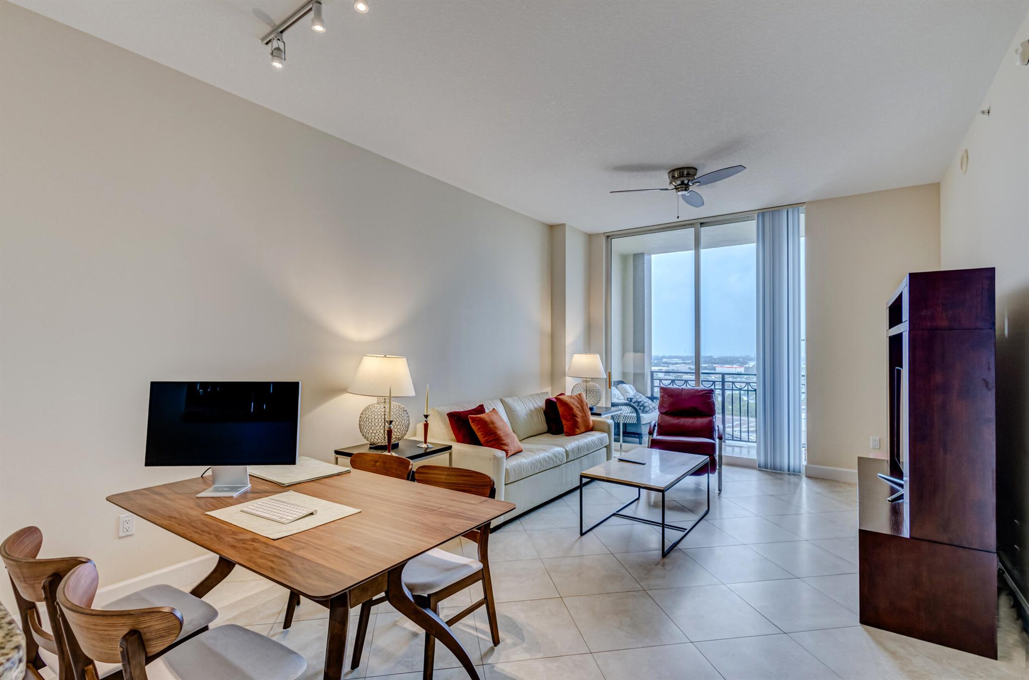 CITYPLACE SOUTH TOWER - Residential