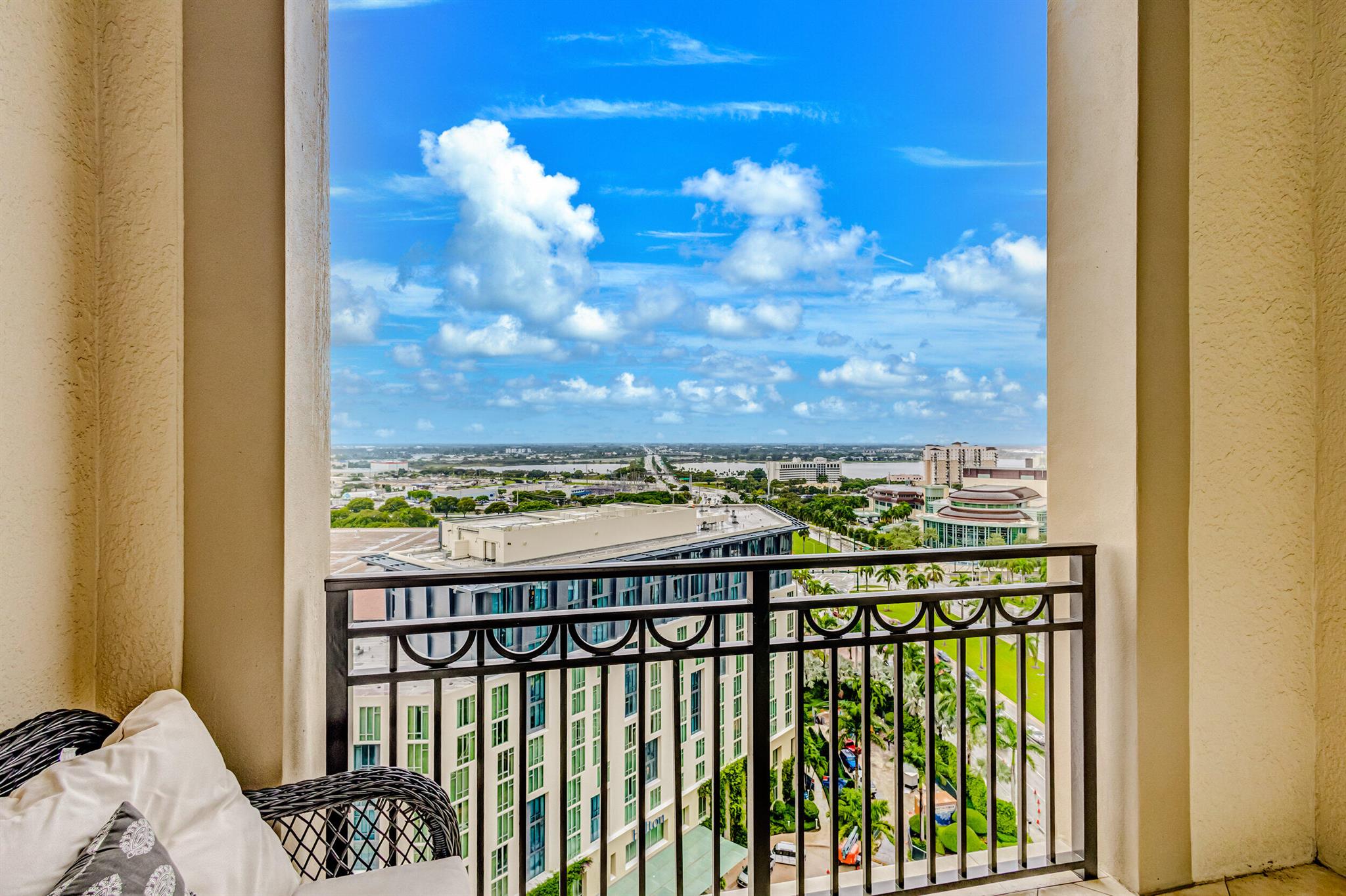 CITYPLACE SOUTH TOWER - Residential