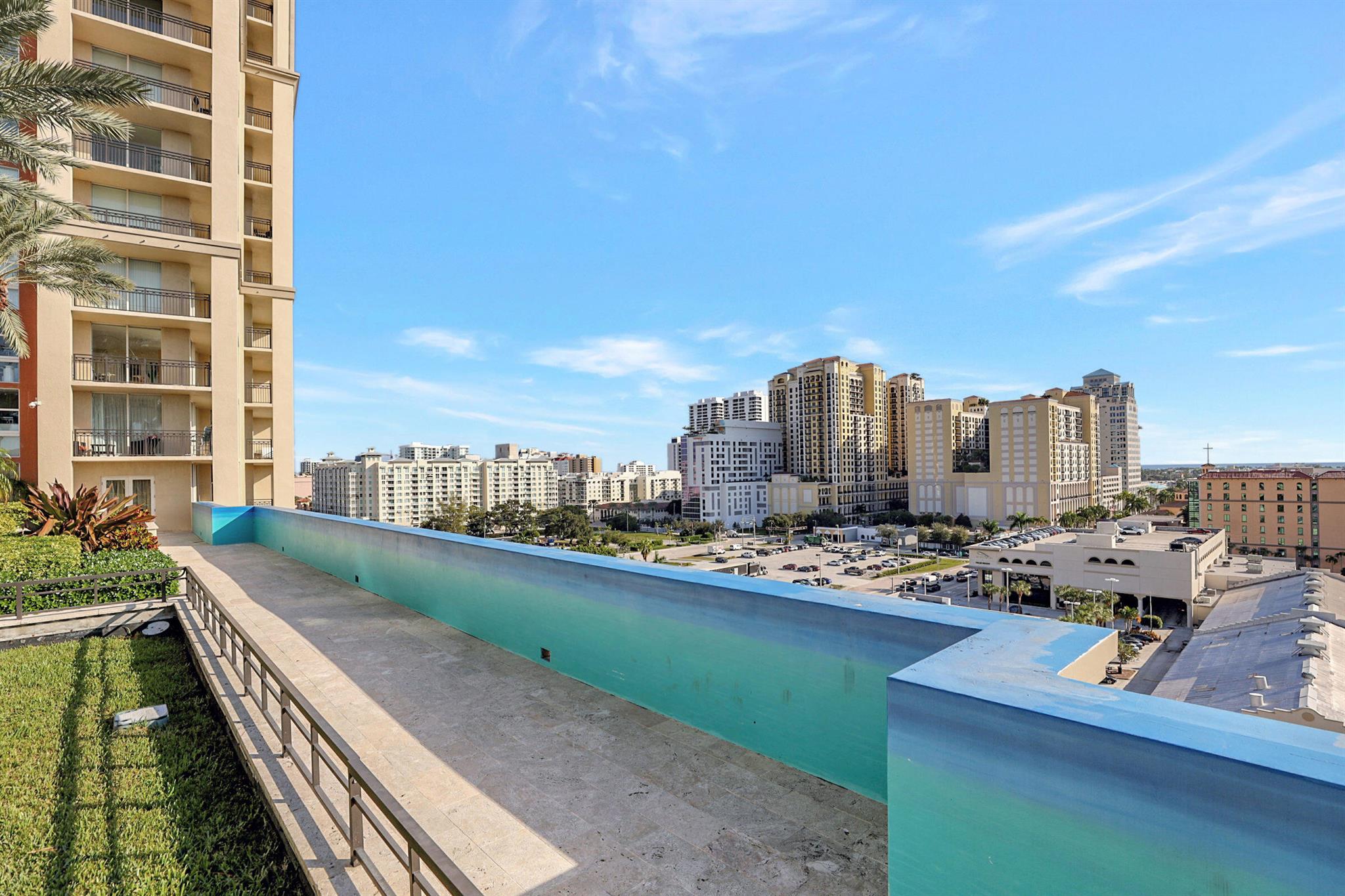 CITYPLACE SOUTH TOWER - Residential