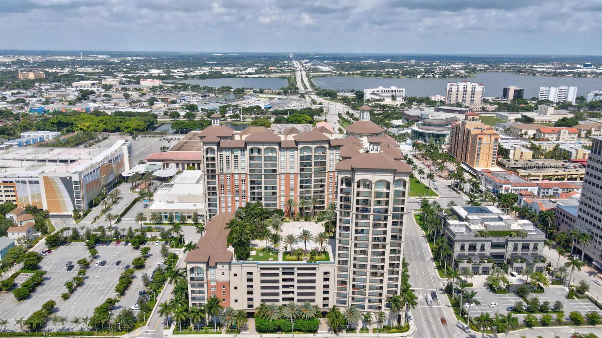 CITYPLACE SOUTH TOWER - Residential