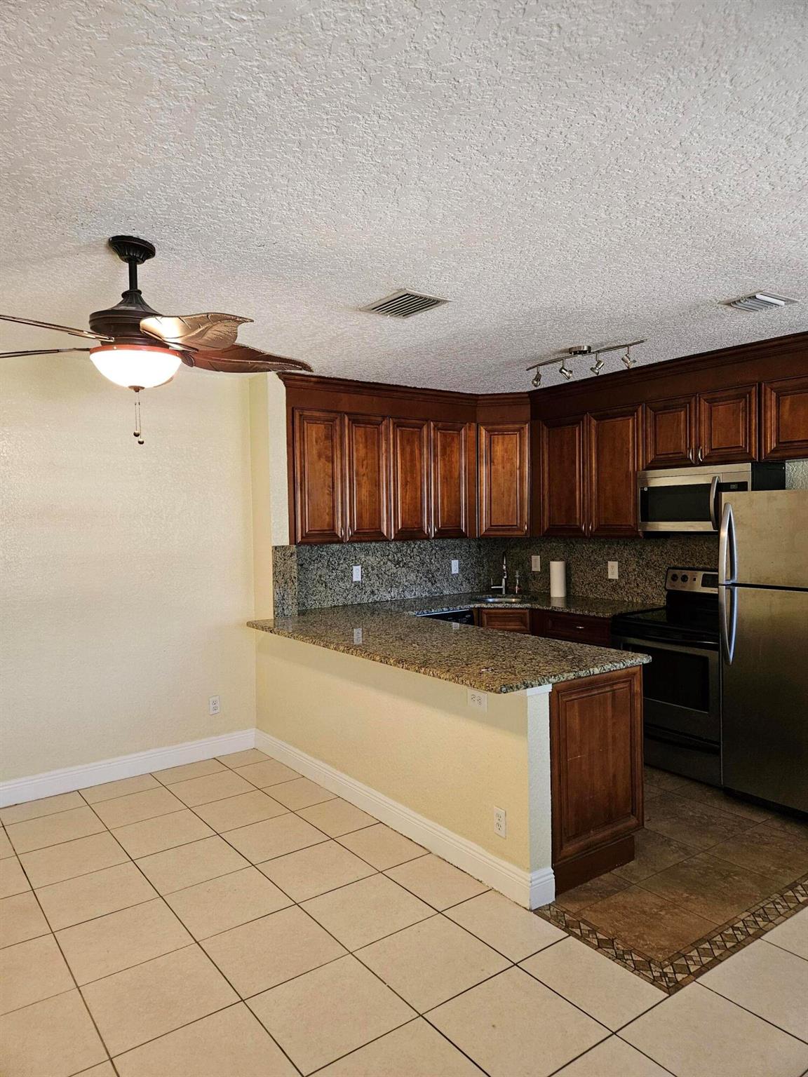 BEACH VILLAS OF DEERFIELD - Residential Lease