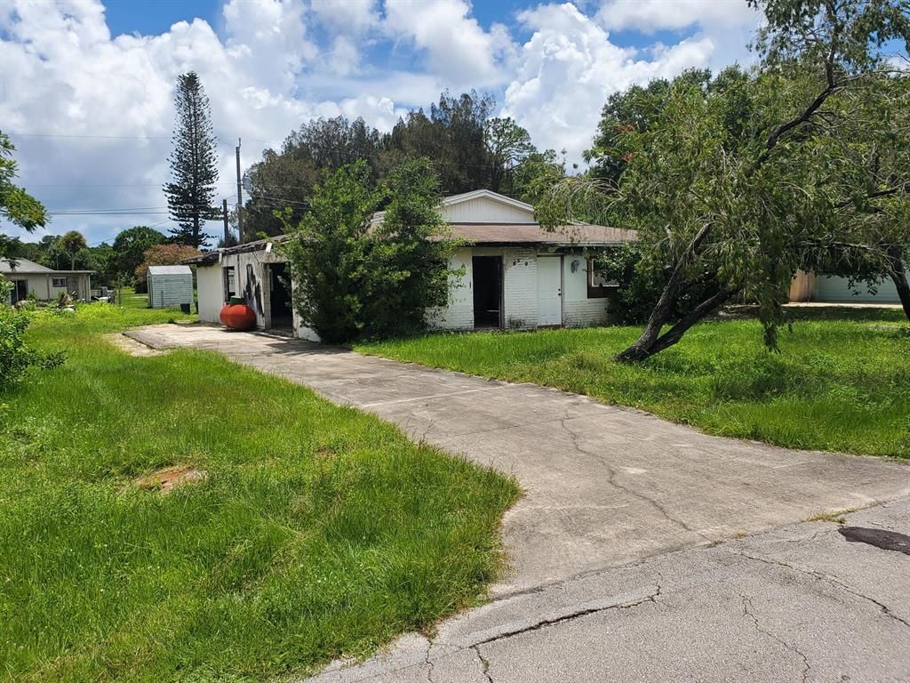 Photo of 5310 Deleon Avenue, Fort Pierce, FL 34951 (MLS # R10737777)