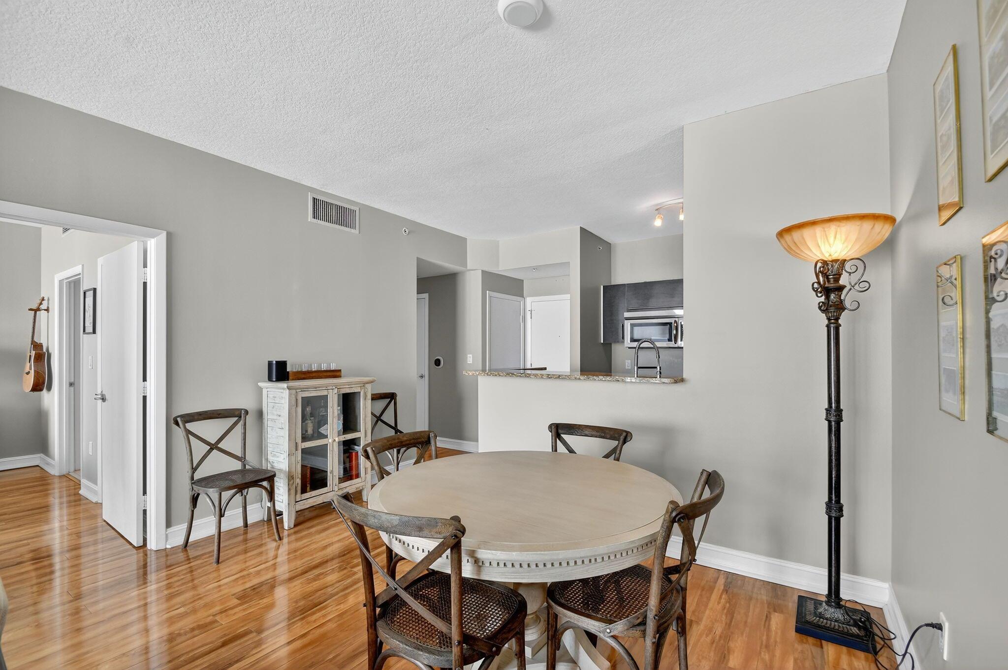 CITYPLACE SOUTH TOWER CON - Residential