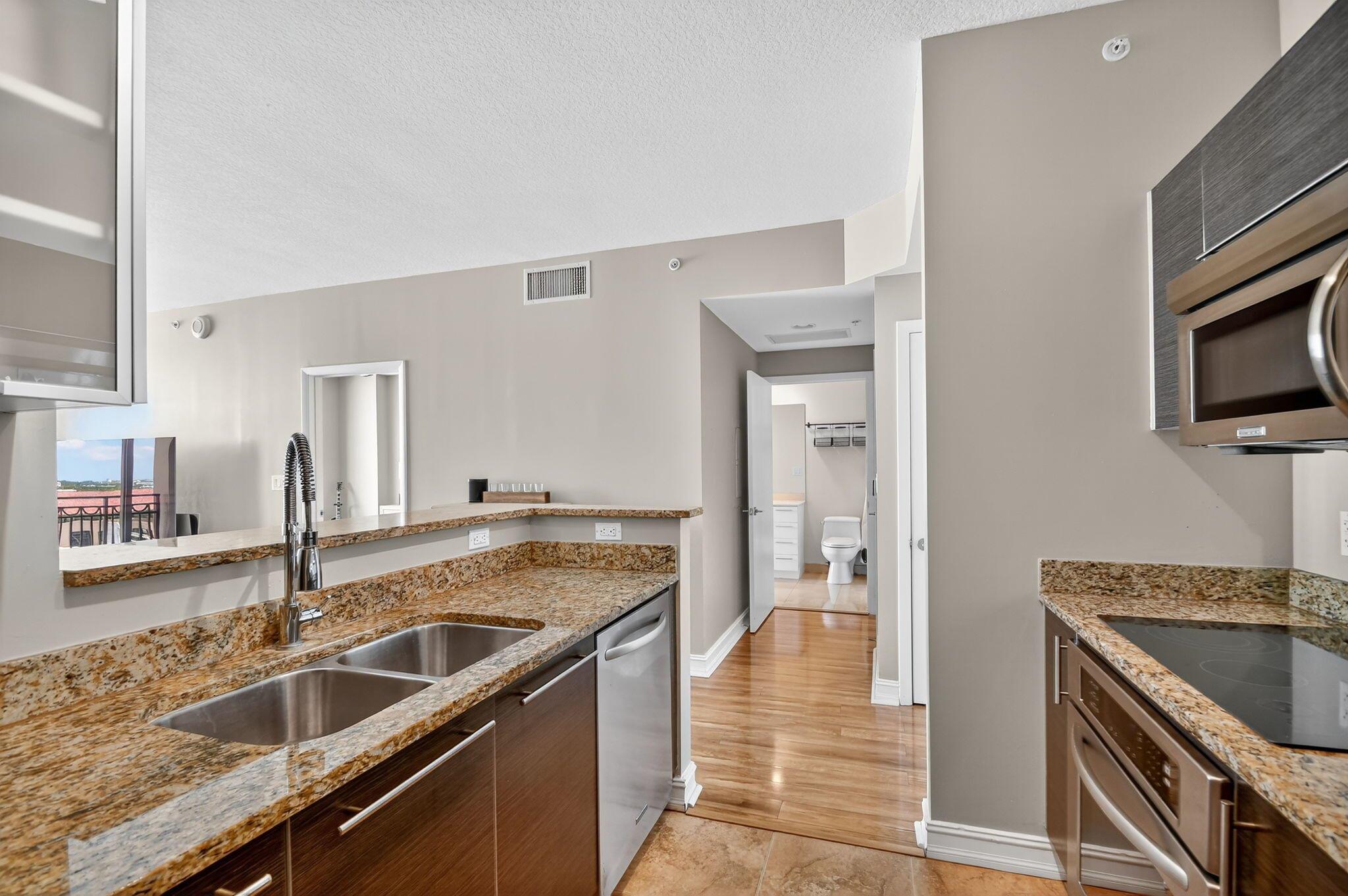 CITYPLACE SOUTH TOWER CON - Residential