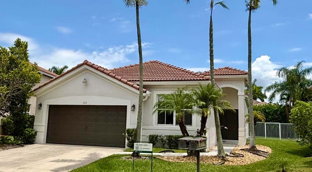 Photo of 522 Live Oak Lane, Weston, FL 33327 (MLS # B26040293)