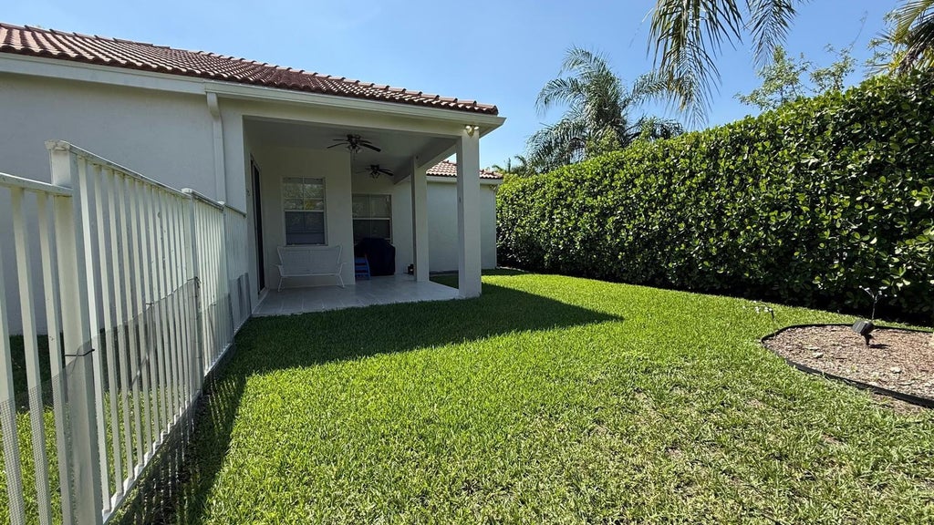 Photo of 522 Live Oak Lane, Weston, FL 33327 (MLS # B26040293)