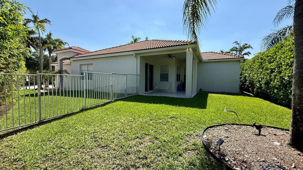 Photo of 522 Live Oak Lane, Weston, FL 33327 (MLS # B26040293)