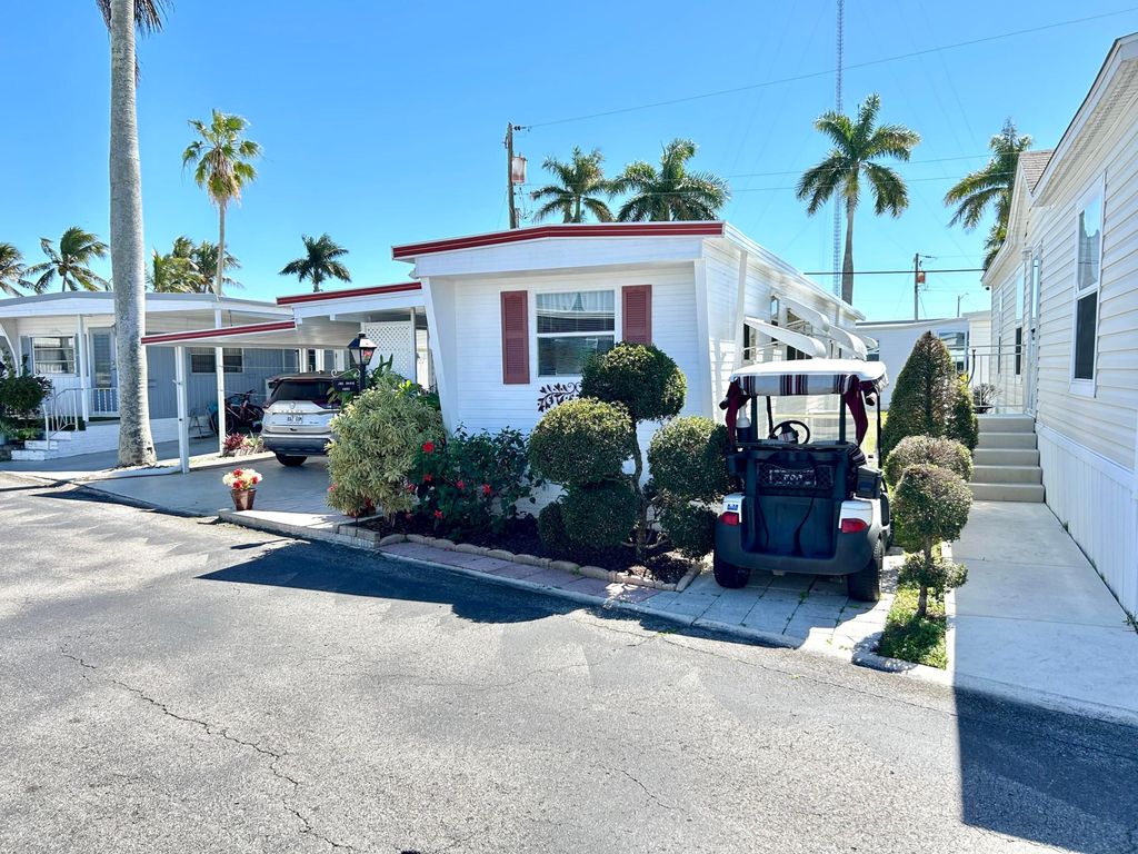 Photo of 3332 Broadway Street, Hollywood, FL 33021 (MLS # R11166082)