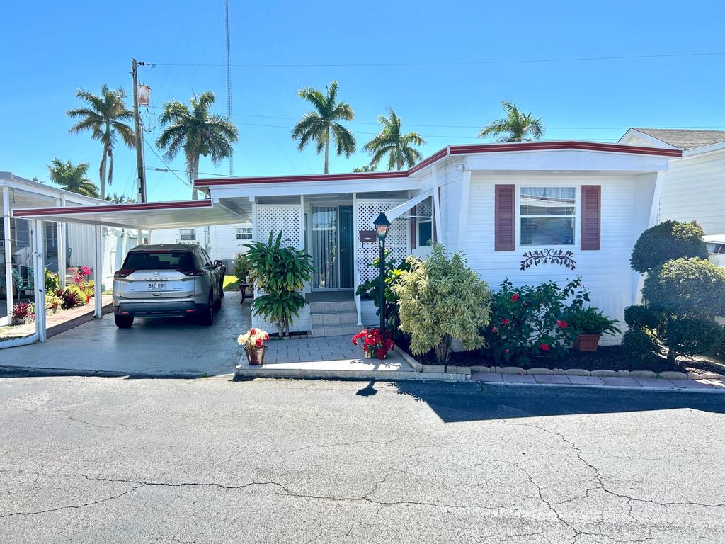 Photo of 3332 Broadway Street, Hollywood, FL 33021 (MLS # R11166082)