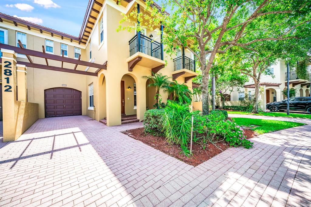 VENTURA GREENS AT EMERALD - Residential