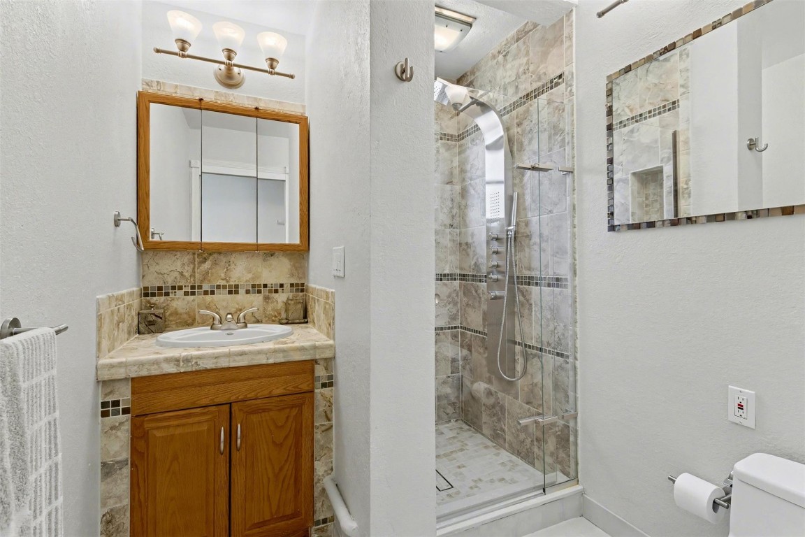 Driftwood Plaza 49-26 B - Residential