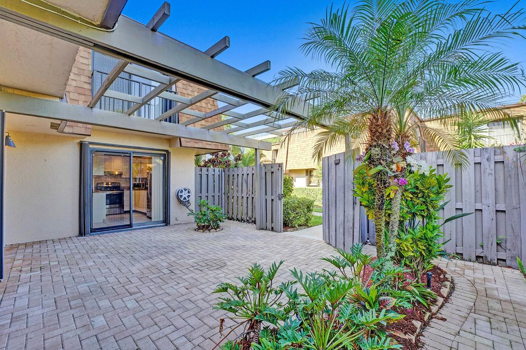 Photo of 3134 SW 20th Terrace #D, Delray Beach, FL 33445 (MLS # R11104373)