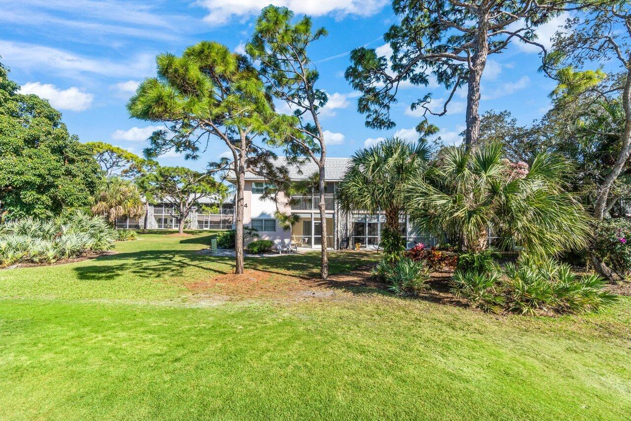 THE LITTLE CLUB CONDO - Residential