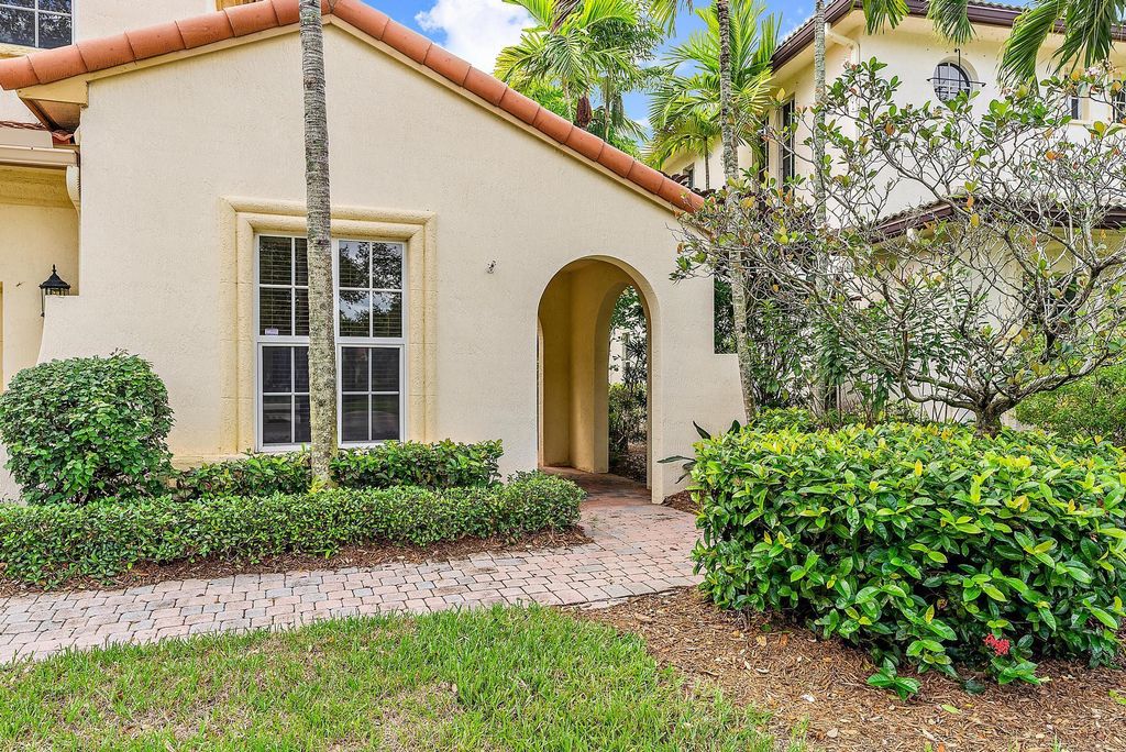 Photo of 844 Madison Court, Palm Beach Gardens, FL 33410 (MLS # R10929925)