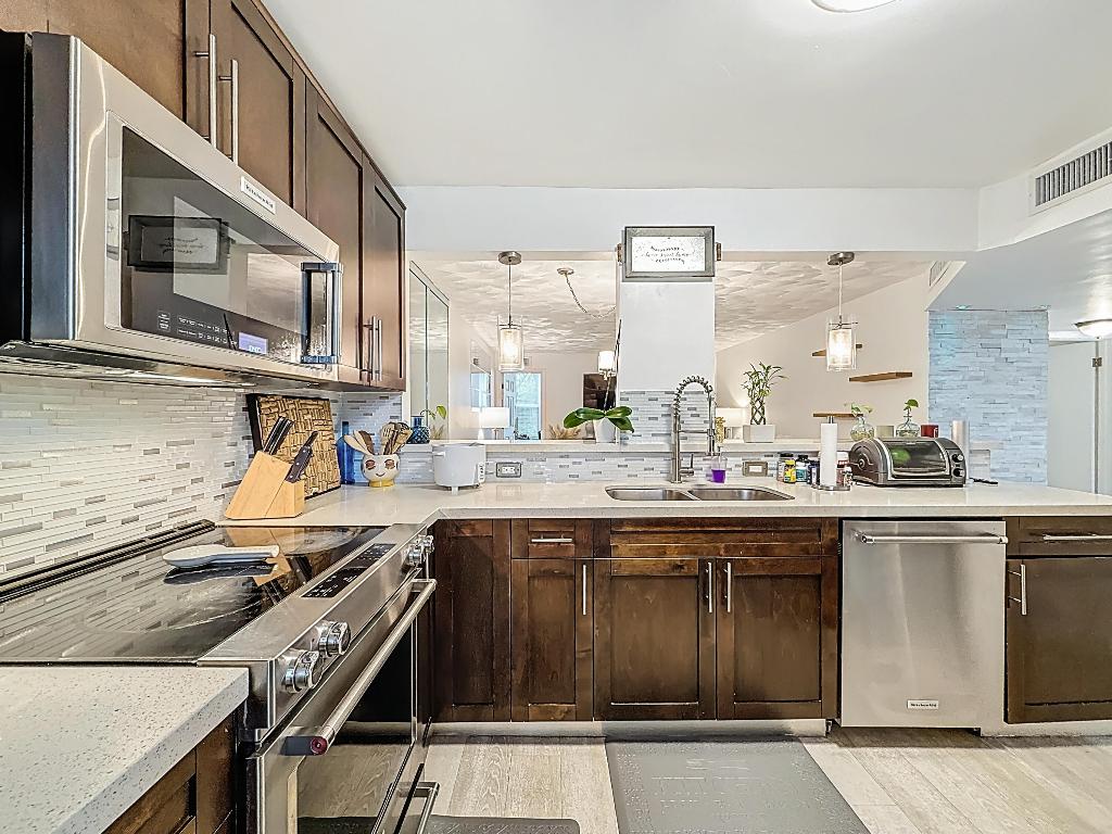 ROLLING GREEN CONDO H - Residential