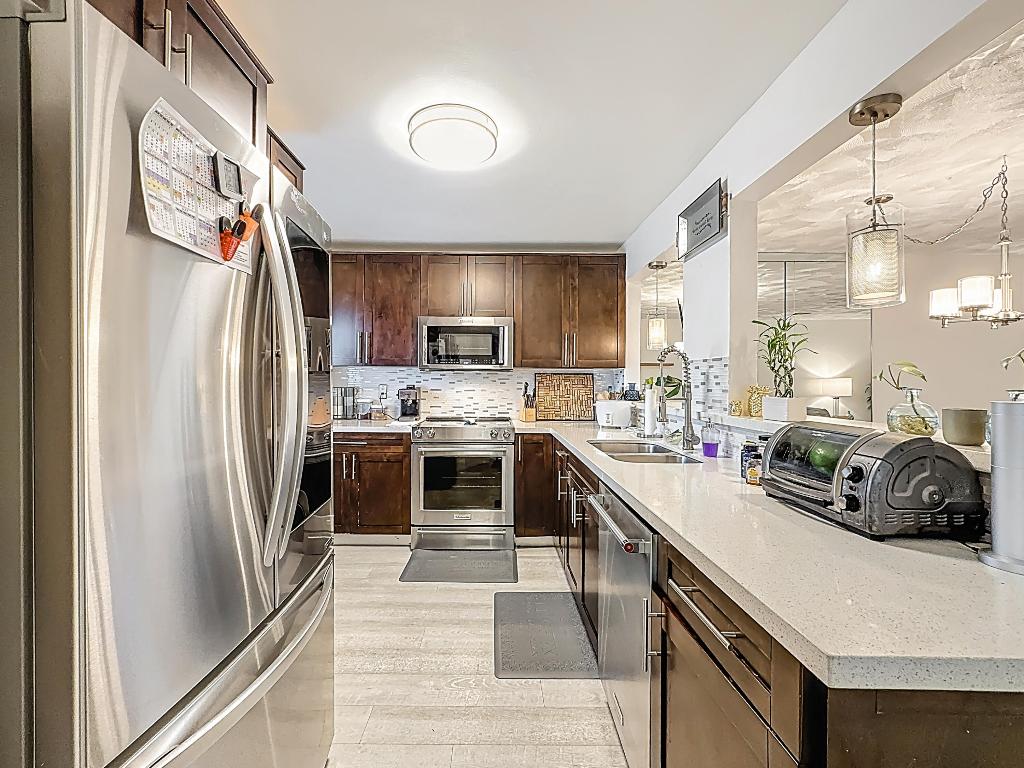 ROLLING GREEN CONDO H - Residential