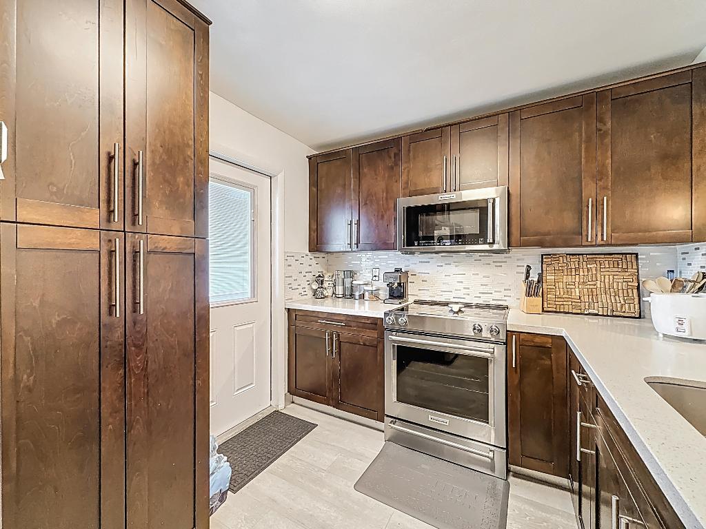 ROLLING GREEN CONDO H - Residential