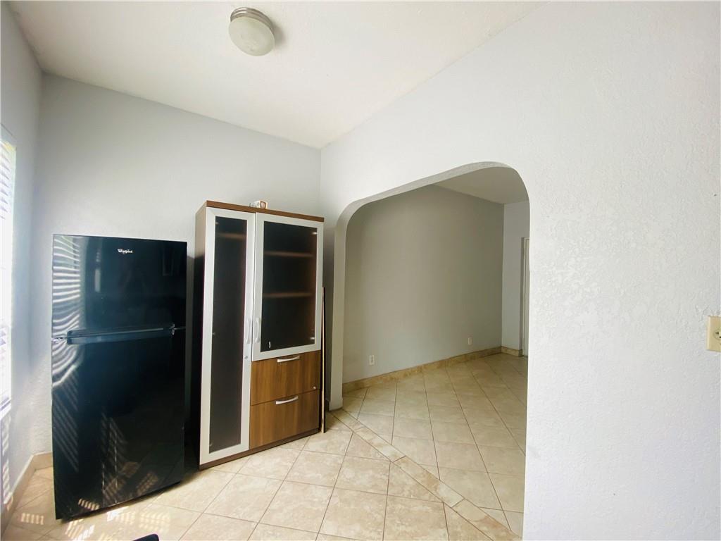 Hollywood 1-21 B - Residential Lease