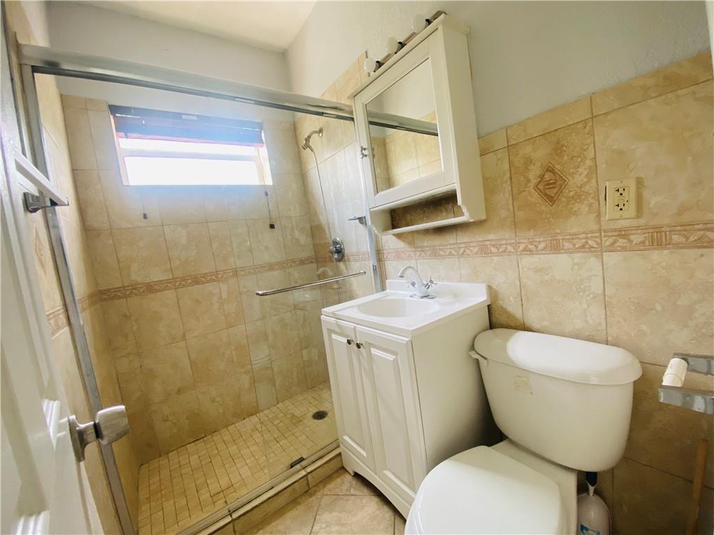 Hollywood 1-21 B - Residential Lease