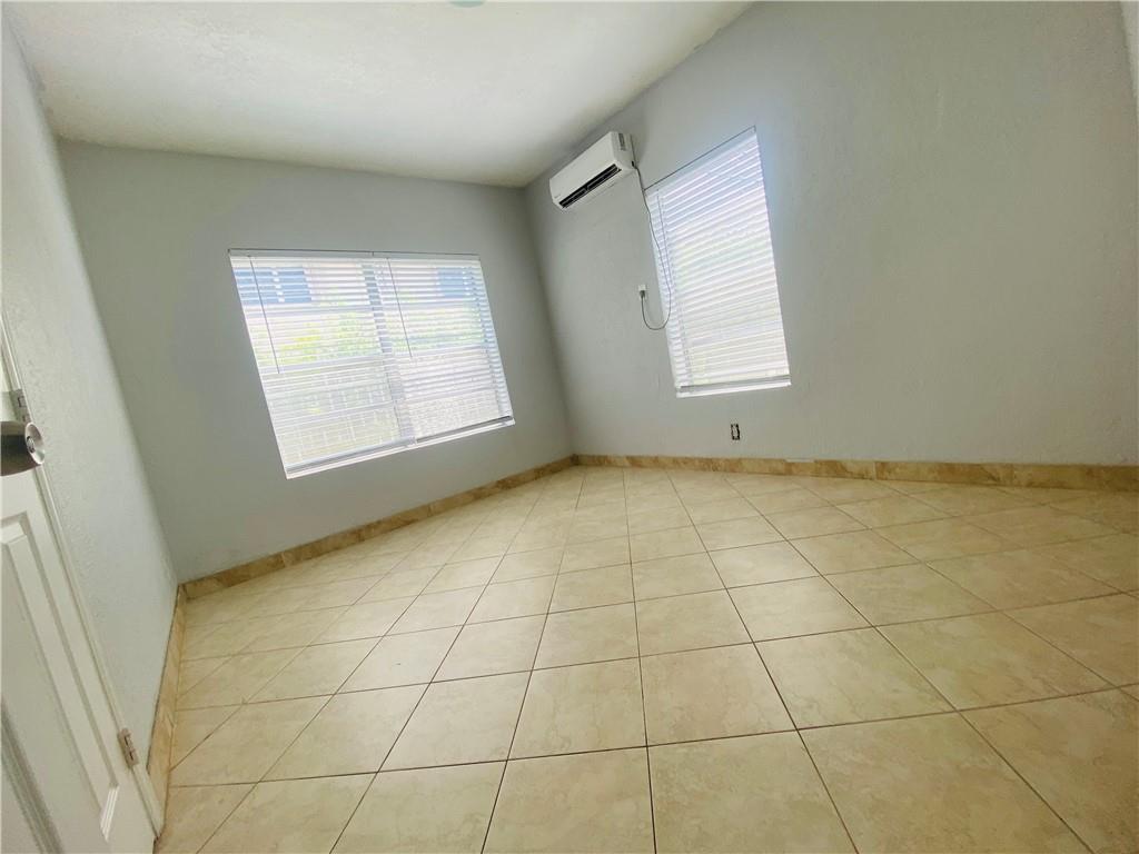 Hollywood 1-21 B - Residential Lease