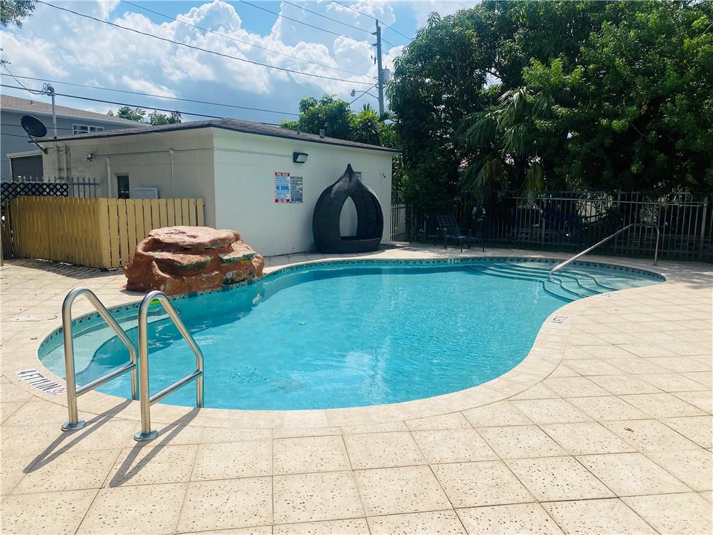 Hollywood 1-21 B - Residential Lease