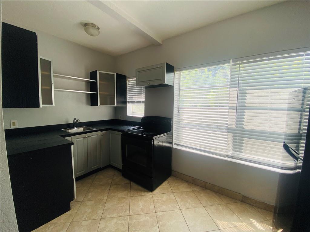 Hollywood 1-21 B - Residential Lease