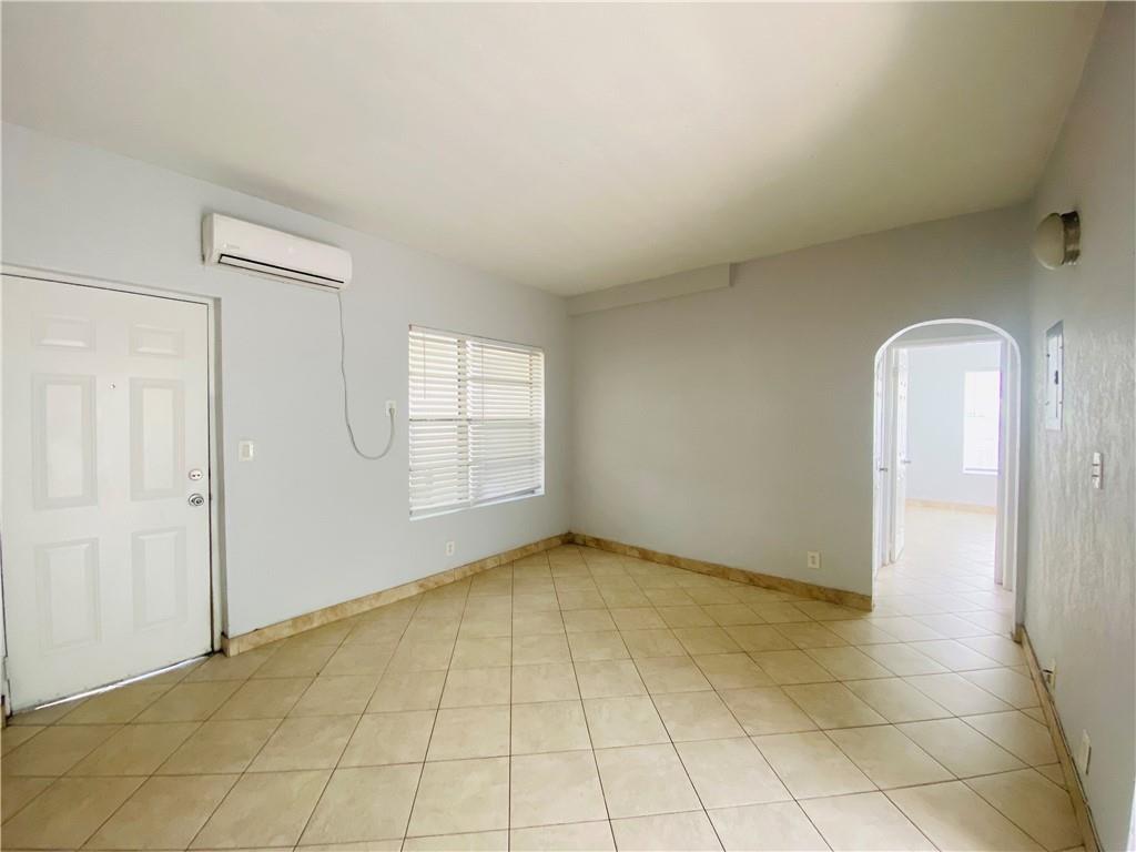 Hollywood 1-21 B - Residential Lease