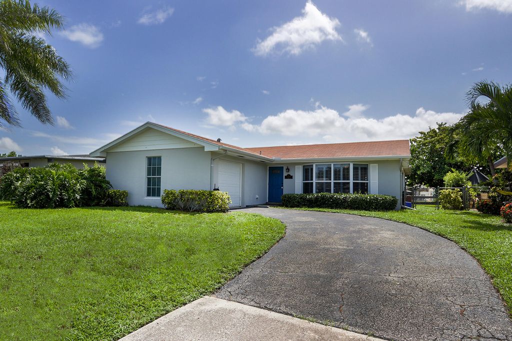 Photo of 527 Riverside Drive, Palm Beach Gardens, FL 33410 (MLS # R10866059)