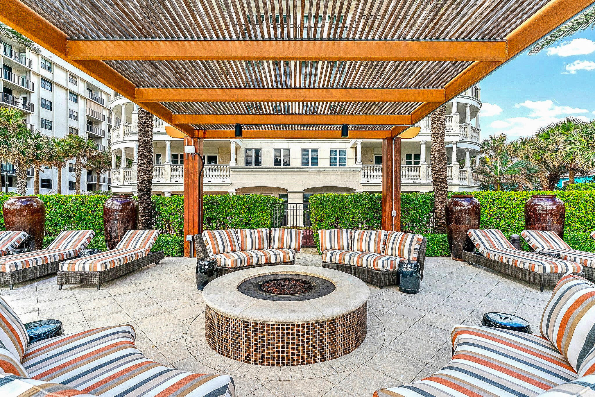 DOLCE VITA CONDO - Residential