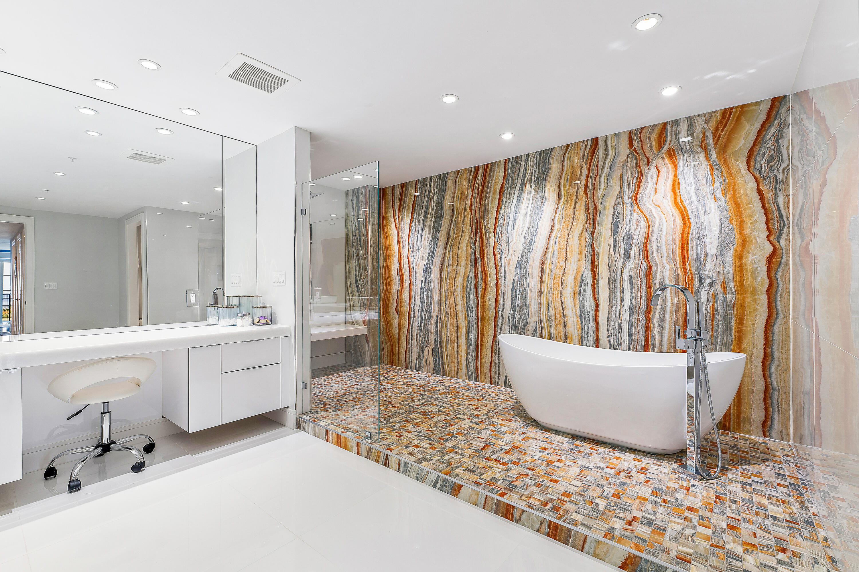 DOLCE VITA CONDO - Residential