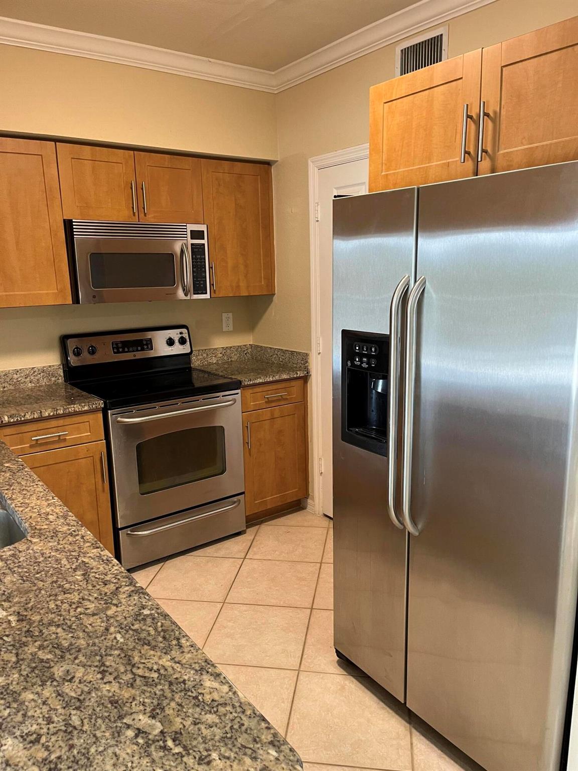 VILLAS AT EMERALD DUNES C - Residential Lease