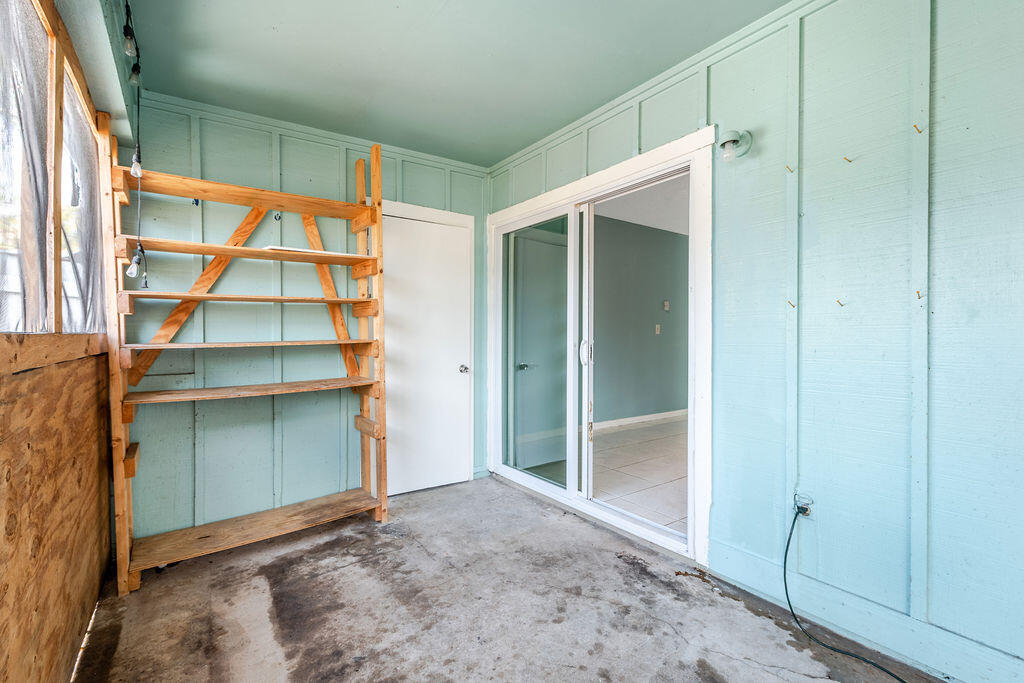 THE EAST ONE-HALF OF LOTS 1, 2, 3, 4 & 5 BLOCK 30 - Residential Lease