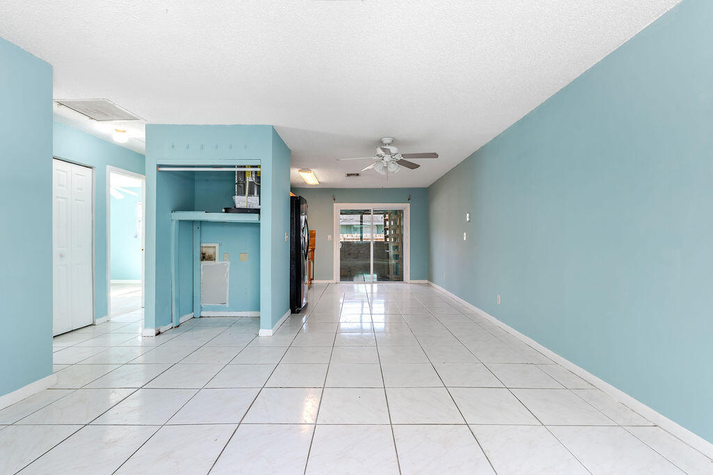 THE EAST ONE-HALF OF LOTS 1, 2, 3, 4 & 5 BLOCK 30 - Residential Lease