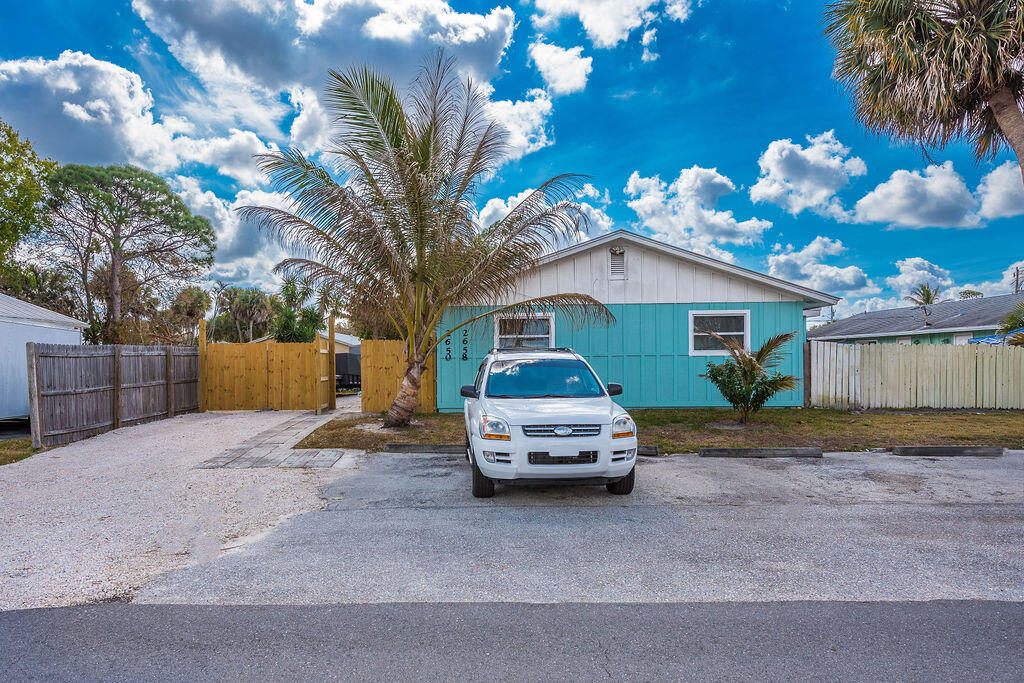 THE EAST ONE-HALF OF LOTS 1, 2, 3, 4 & 5 BLOCK 30 - Residential Lease