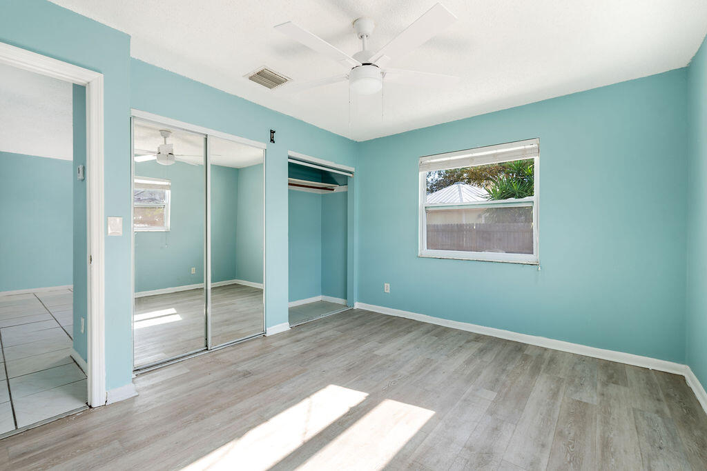 THE EAST ONE-HALF OF LOTS 1, 2, 3, 4 & 5 BLOCK 30 - Residential Lease