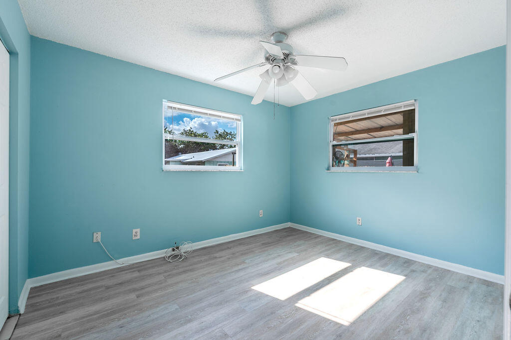 THE EAST ONE-HALF OF LOTS 1, 2, 3, 4 & 5 BLOCK 30 - Residential Lease