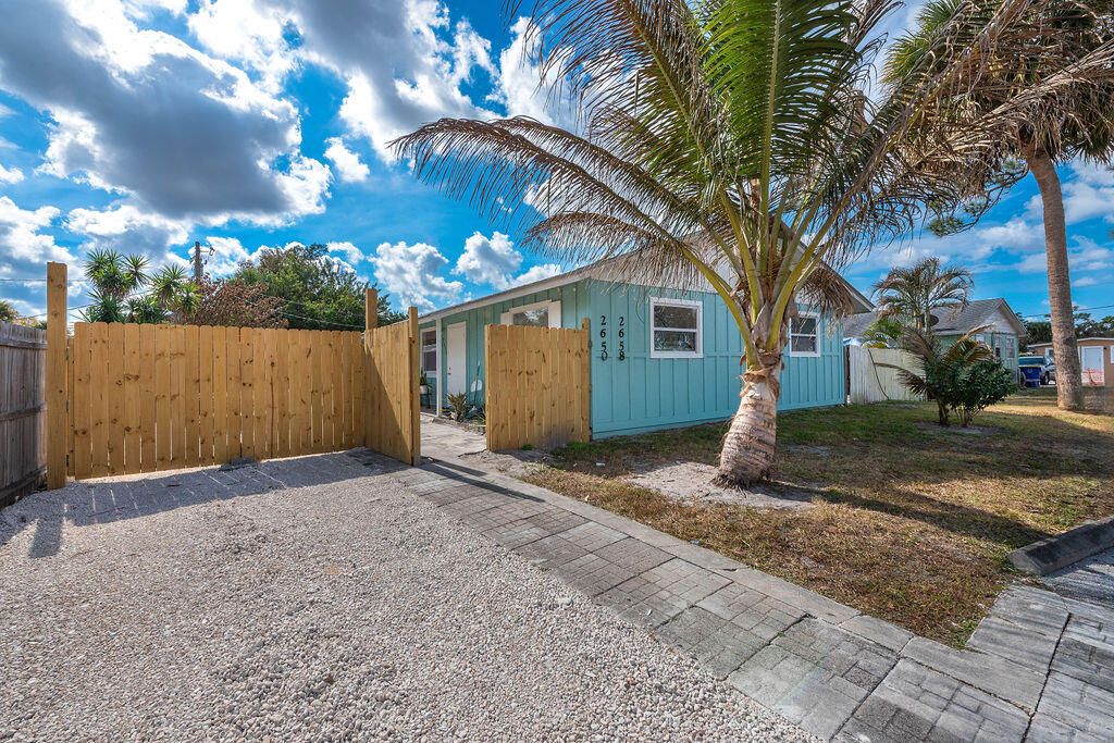 Photo of 2658 SE Amherst Street, Stuart, FL 34997 (MLS # R11160563)