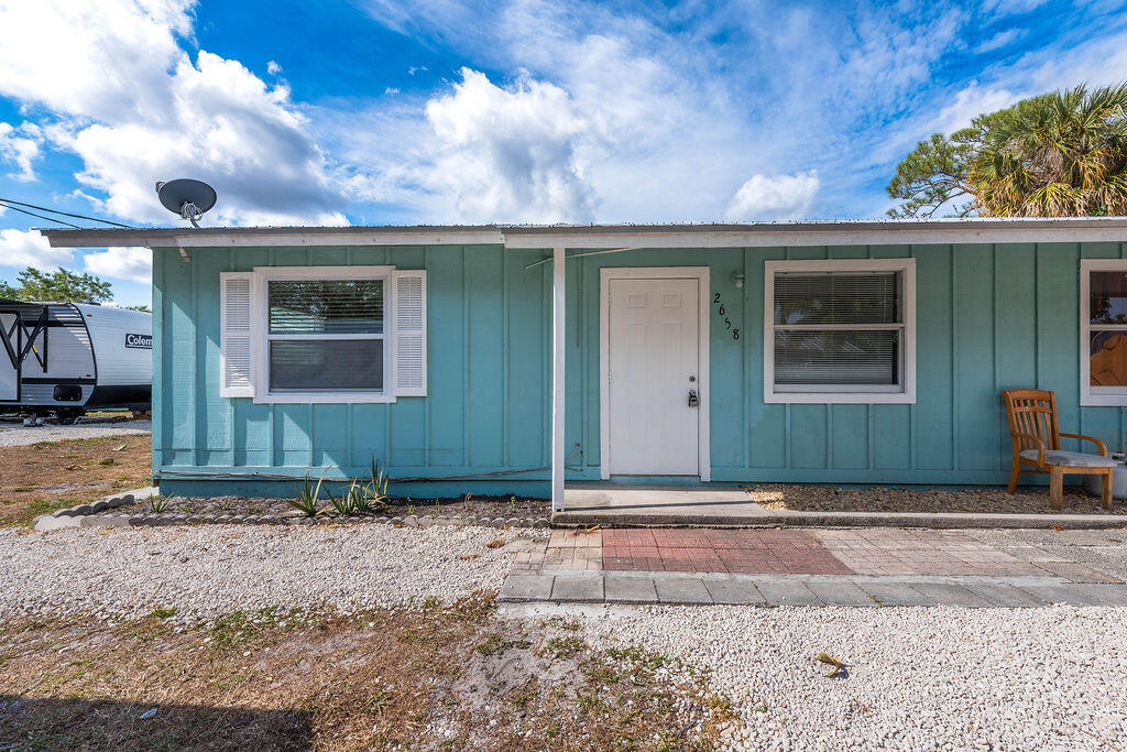 THE EAST ONE-HALF OF LOTS 1, 2, 3, 4 & 5 BLOCK 30 - Residential Lease