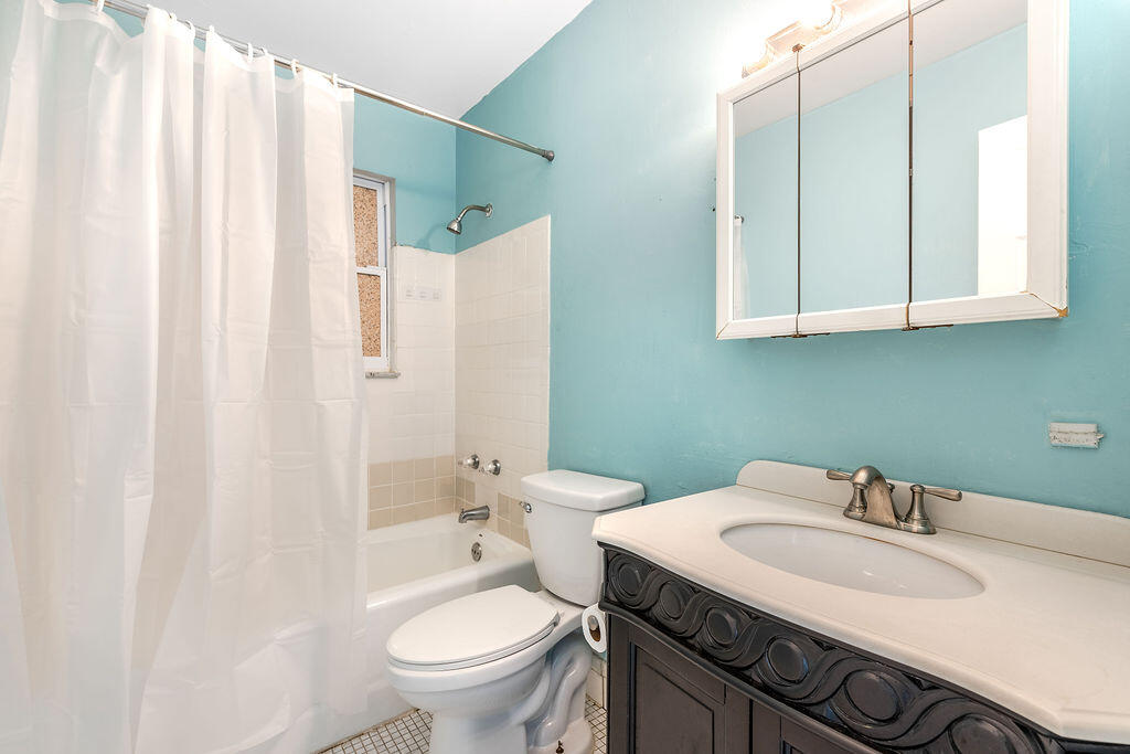 THE EAST ONE-HALF OF LOTS 1, 2, 3, 4 & 5 BLOCK 30 - Residential Lease