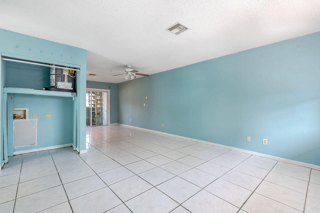 THE EAST ONE-HALF OF LOTS 1, 2, 3, 4 & 5 BLOCK 30 - Residential Lease