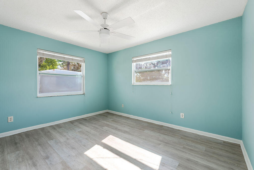 THE EAST ONE-HALF OF LOTS 1, 2, 3, 4 & 5 BLOCK 30 - Residential Lease