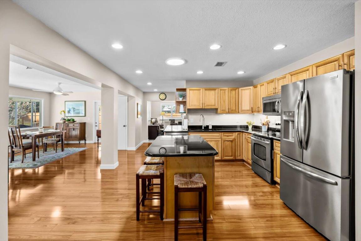 NORTH RIVER SHORES - Residential