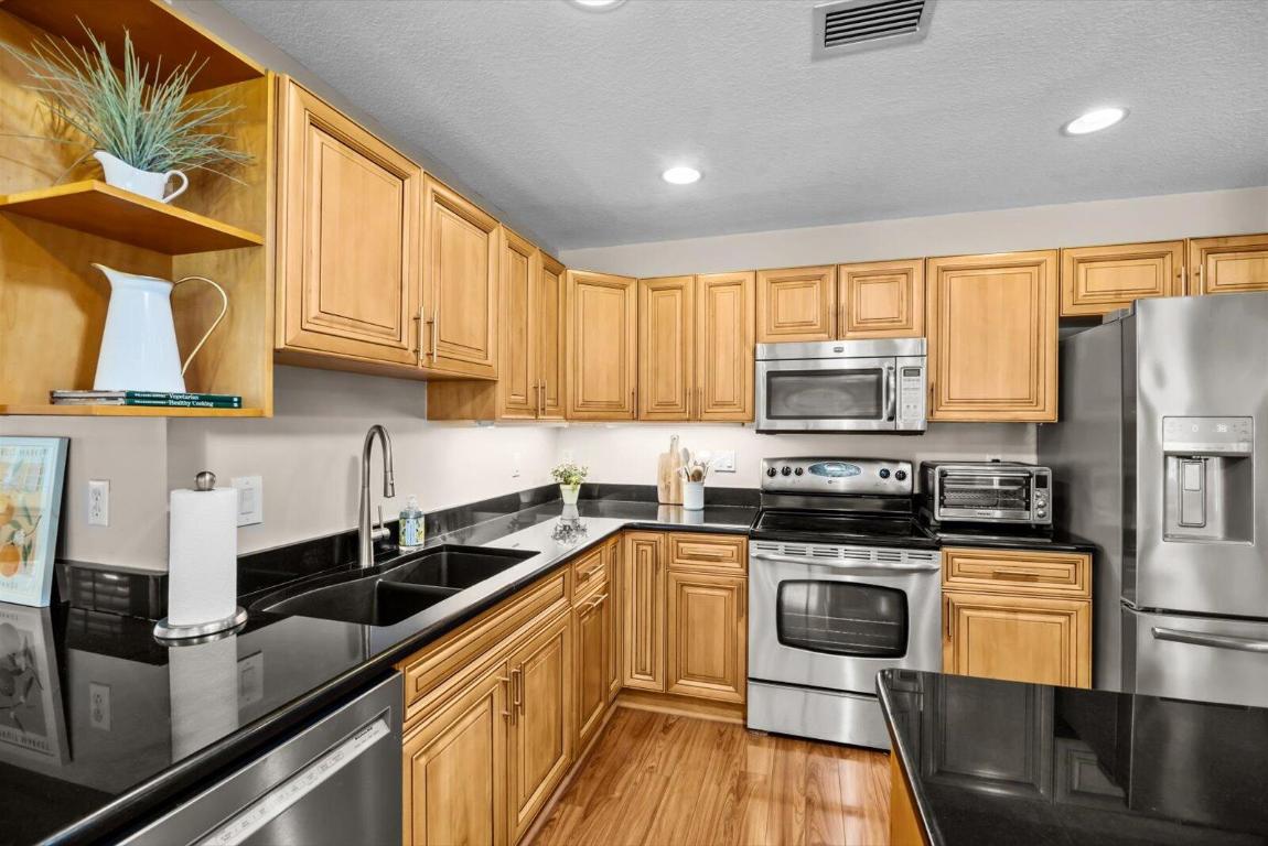 NORTH RIVER SHORES - Residential