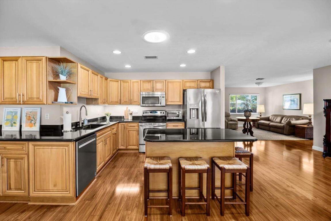 NORTH RIVER SHORES - Residential