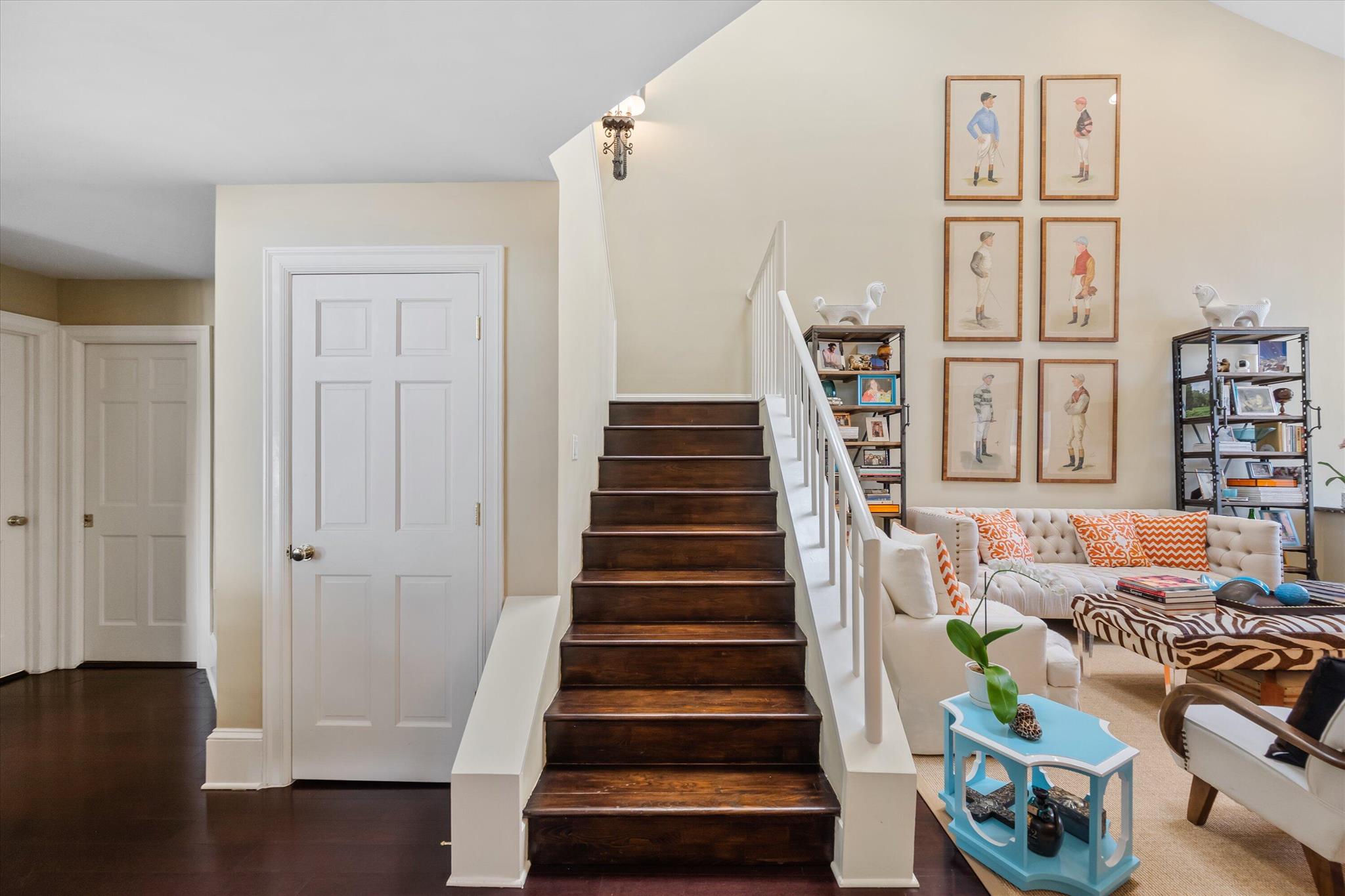 WINDSOR WAY 1 - Residential
