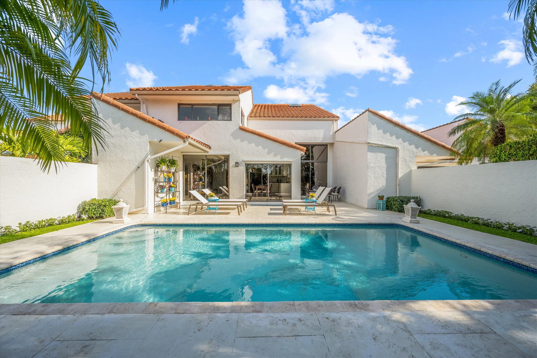 WINDSOR WAY 1 - Residential