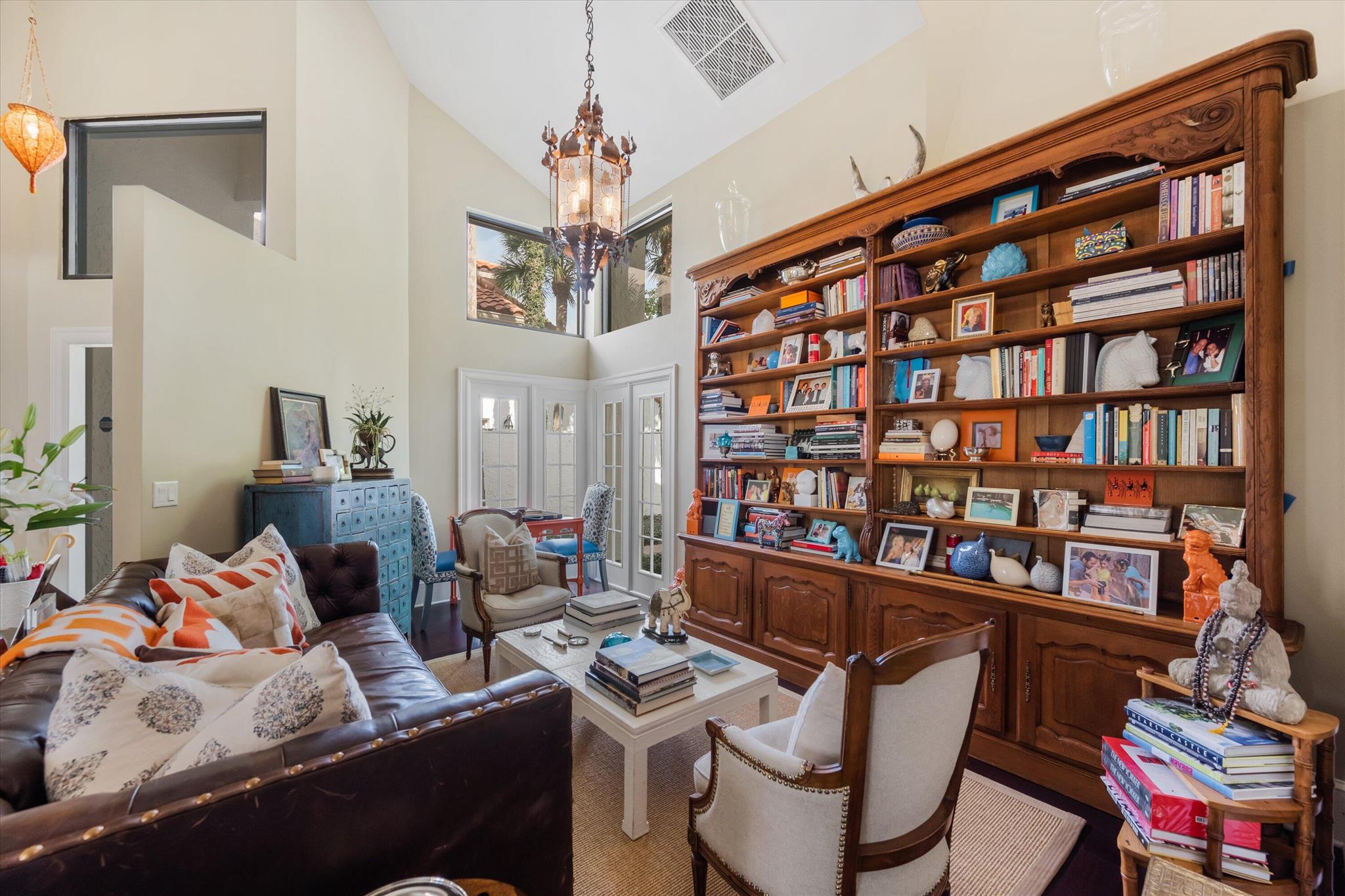 WINDSOR WAY 1 - Residential