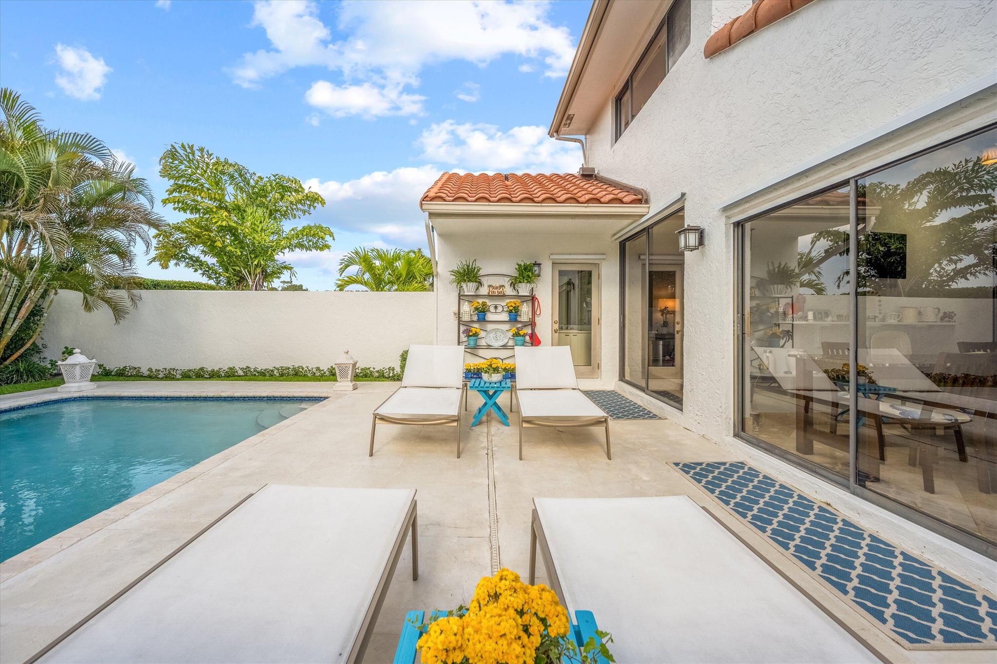 WINDSOR WAY 1 - Residential