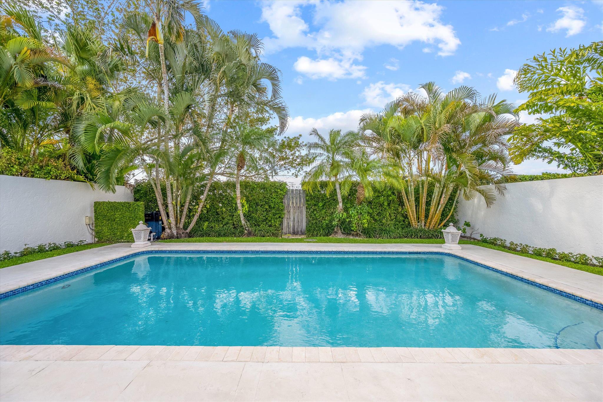 WINDSOR WAY 1 - Residential