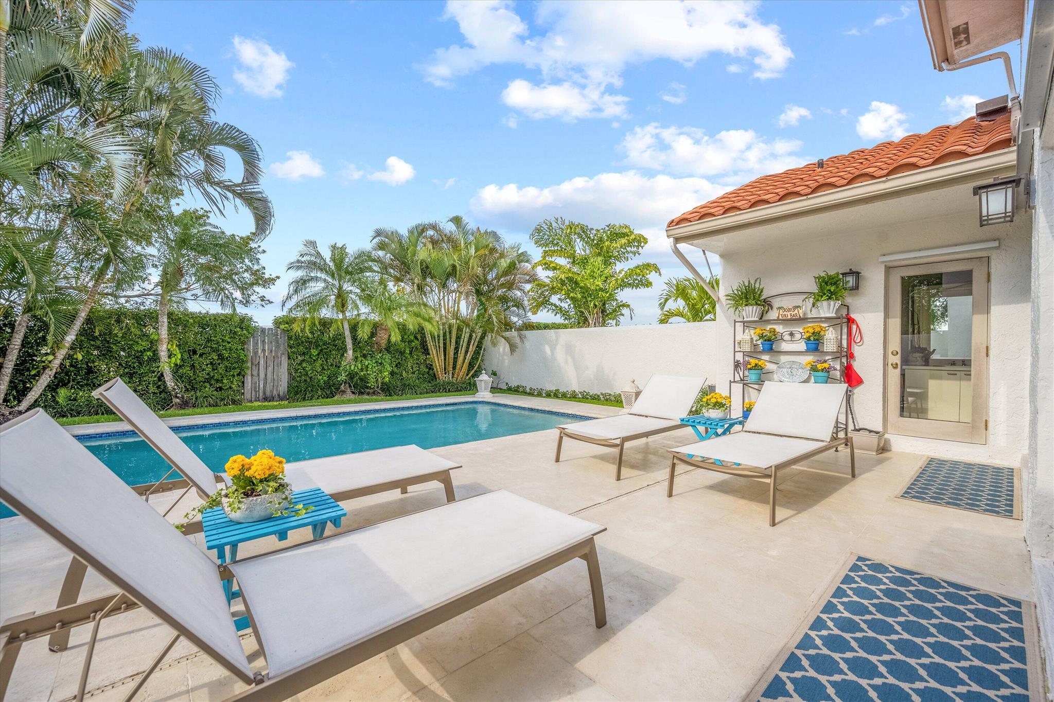 WINDSOR WAY 1 - Residential